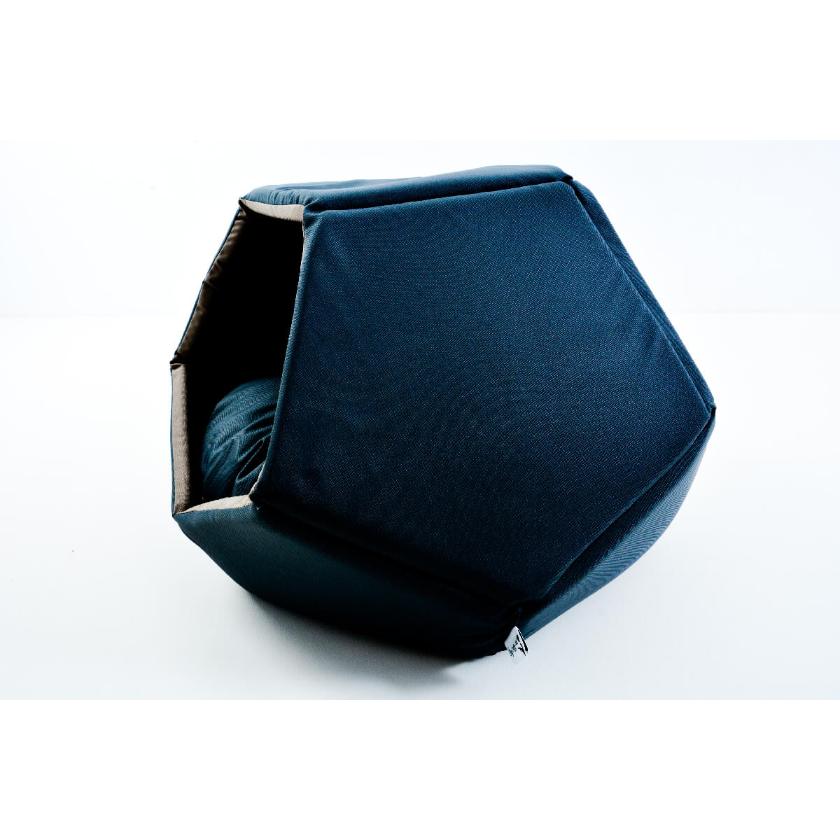 dog-art-cube-dark-gray-kafe
