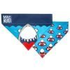 Max & Molly Bandana- Frenzy the Shark. Μοντέρνα μπαντάνα που μπορεί εύκολα να εφαρμοστεί Διατίθεται με ταιριαστό κολάρο, οδηγό & επιστήθιο. Μια μπαντανα διπλής όψης με δύο διαφορετικά σχέδια στην κάθε πλευρά. Πολύ μαλακό για το σκυλί σας. Εξαιρετικά δροσερό, έτσι ώστε το σκυλί σας να ξεχωρίζει.