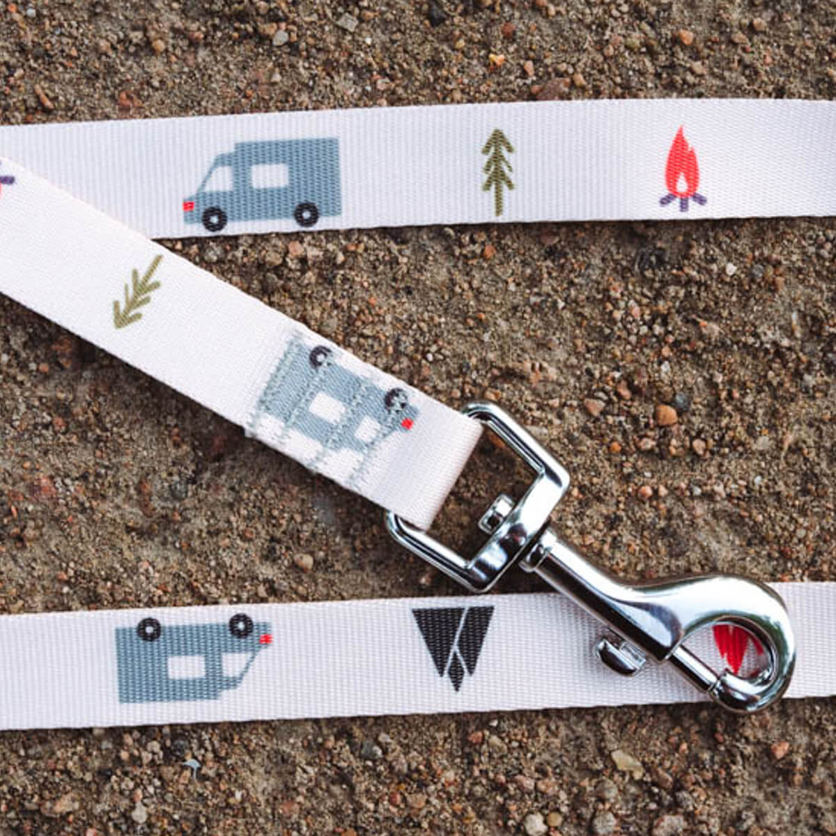 woolly-wolf-leash-odigos-skulou-vanlife Αξεσουάρ για την βόλτα απο την Woolly Wolf. Κατασκευάζονται από ανθεκτικό μαλακό ύφασμα και ανακυκλωσιμα μπουκάλια. Αποκλειστικά στην Dog Art