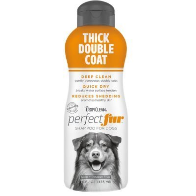 Σαμπουάν απο την εταιρεία Tropiclean / Combination Coat 473ml Είναι ειδικά σχεδιασμένο για σκύλους με διπλό μανδύα, εσωτερικό κοντότριχο και εξωτερικό μακρύτριχο.Στεγνώνει γρήγοραΚατάλληλο για φυλές όπως τα German και Australian Shepherds, Pomeranians, Siberian Huskies και άλλες με μακρύ τρίχωμα στα αυτιά, την ουρά και τα πόδια και κοντύτερο διπλό μανδύα στο υπόλοιπο σώμα.
